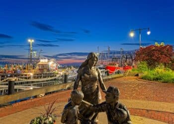 Fisherman Tribute Statue Honors New Bedford's Maritime Heritage and the Families Behind the Industry 2 Singing with light southcoast spotlight 1