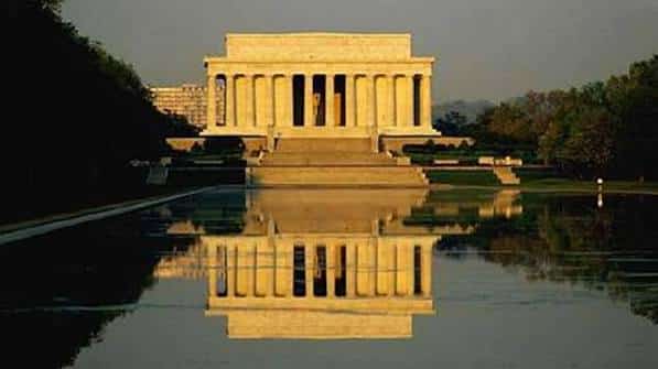 Justice Department Drops Lincoln Memorial Damage Case After New Evidence Undercuts Vandalism Claims 1 ReflectingPool