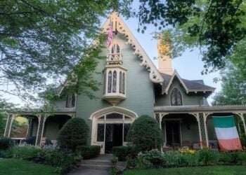 SingingWithLightCottage southcoastspotlight