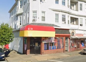 NEW BEDFORD FIREFIGHTERS QUICKLY KNOCK DOWN RESTAURANT FIRE, PROTECT RESIDENTIAL APARTMENTS 15 1498AcushnetAveNB 1