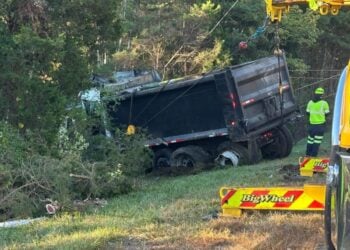 Midnight Crash on Route 195: Fully Loaded Dump Truck Veers Into Woods, Triggering Driver Extrication and Fuel Spill 1 847791278 1547035794132842 4994872653735996356 n e1792092324147